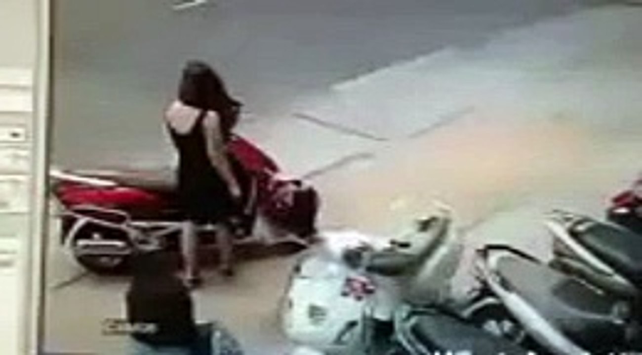 Robbary With Woman Cctv