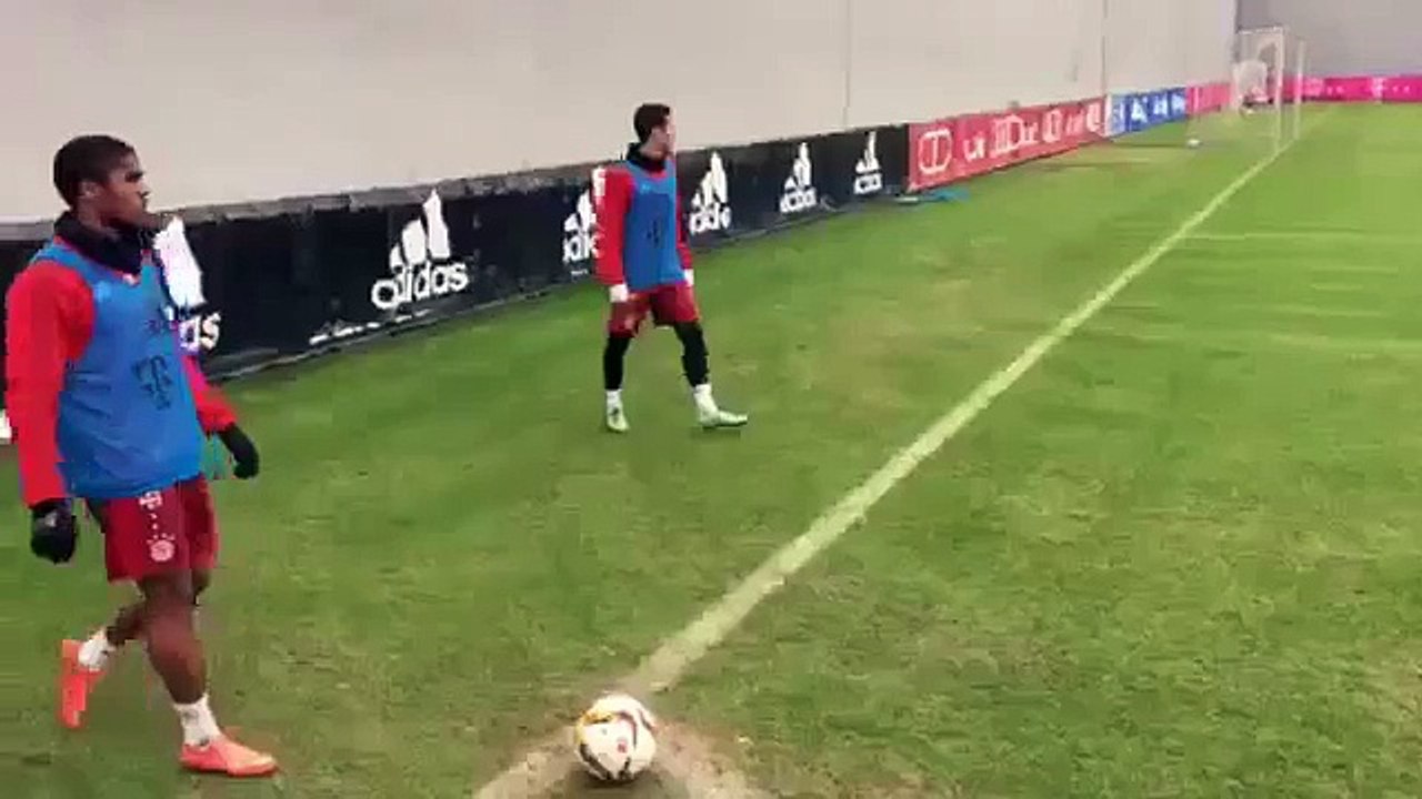 Douglas Costa training skill. 09.02.2016