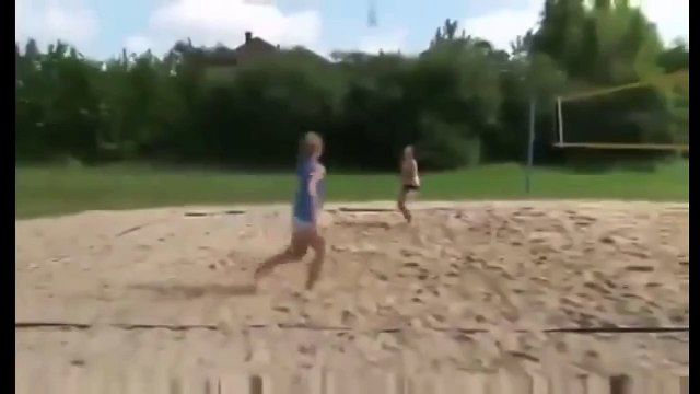 Прикол! Девушка упала парню лицом в пах! Очень смешно! Ржака до слез!