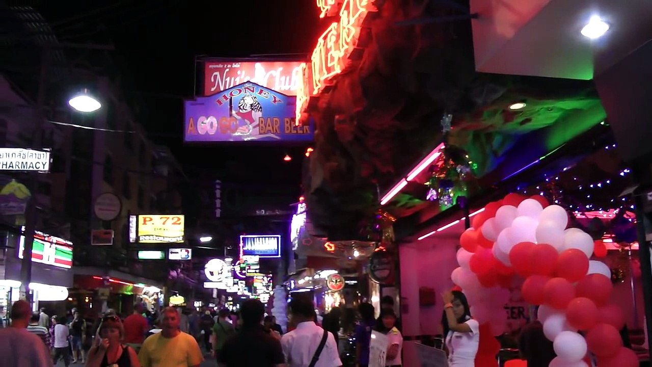 THAI GIRL WITH SANTA CLAUS AT THE HONEY BAR IN PATTAYA THAILAND
