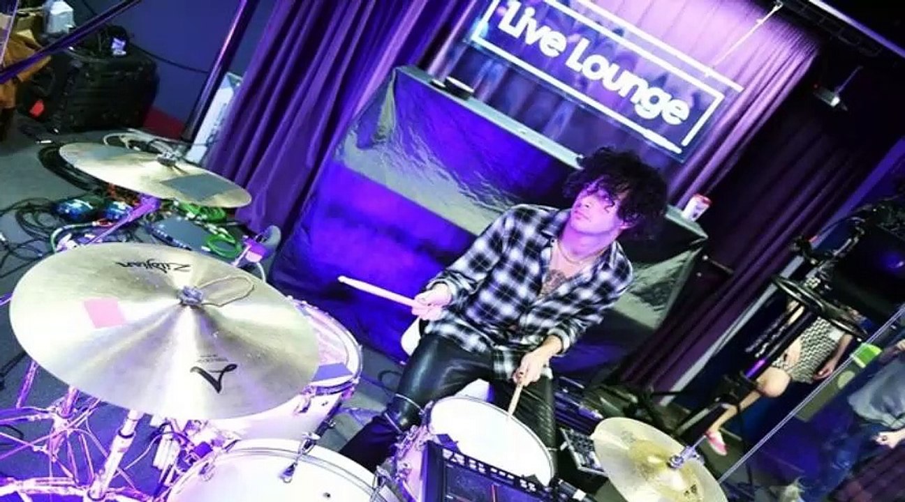 The 1975 cover "Sorry" by Justin Bieber on BBC Radio 1 Live Lounge