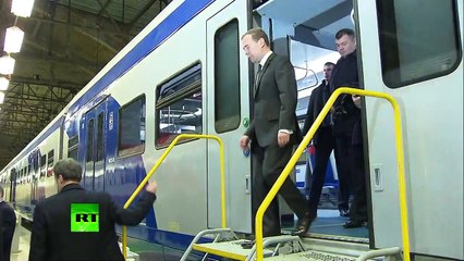 В Твери Дмитрий Медведев ненадолго стал водителем трамвая