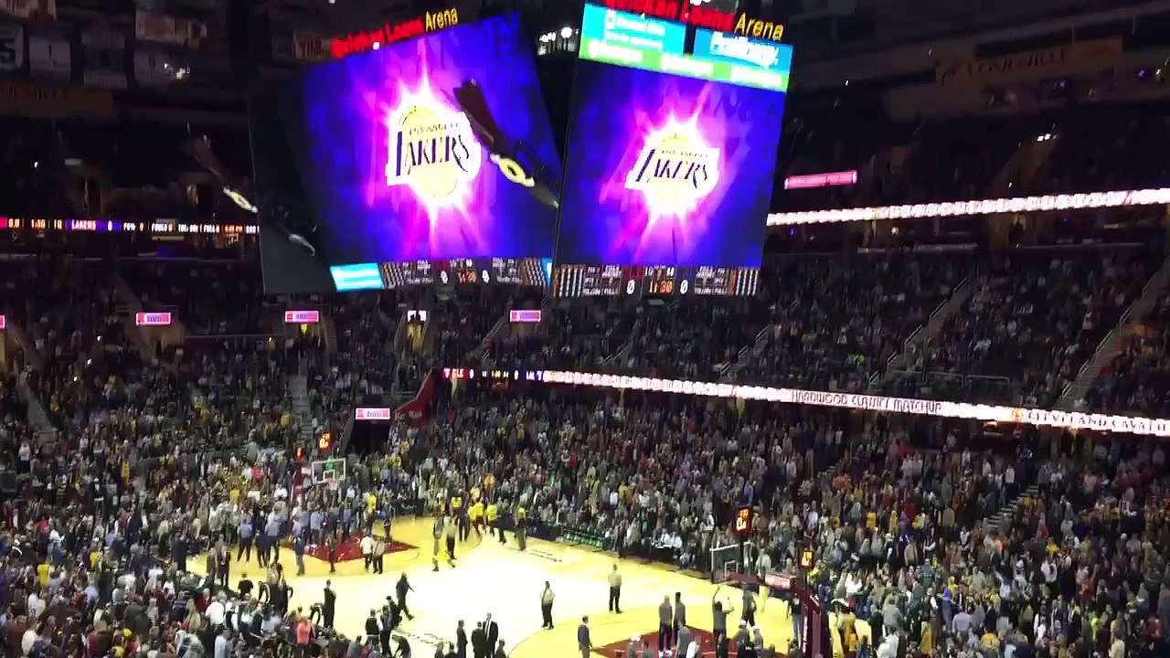 Crowd gives Kobe Bryant big ovation before his last game in Cleveland