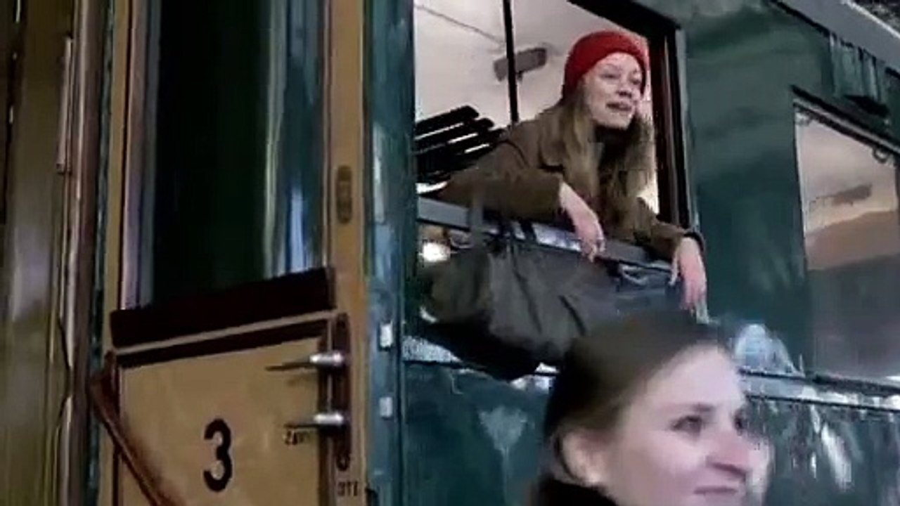Этот клип очень чуствительный в конце хочется плакать((((((Cлабо нервным не смотреть!