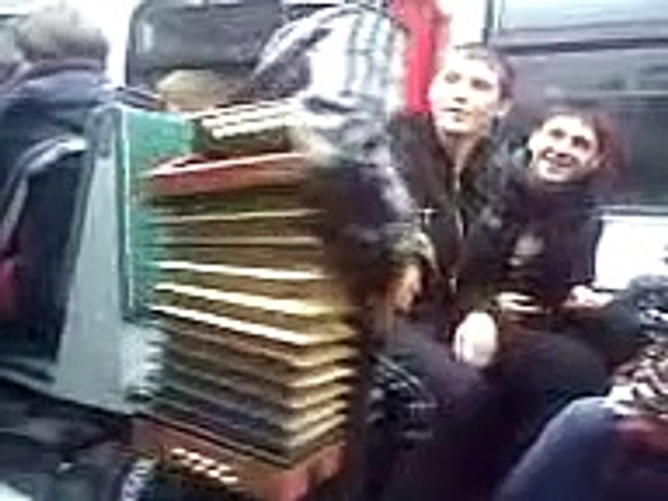 Супер мальчик в электричке! Смотреть всем