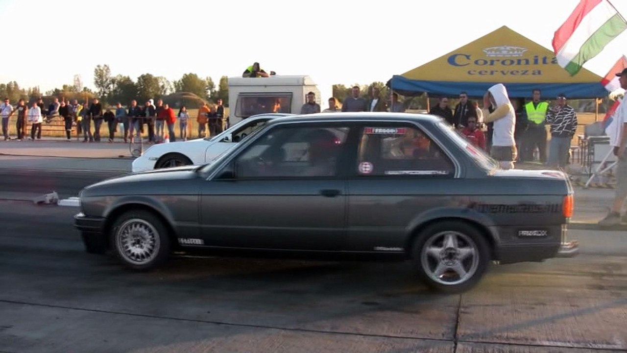 Porsche 997 Techart Turbo Vs. BMW E30 [M5]