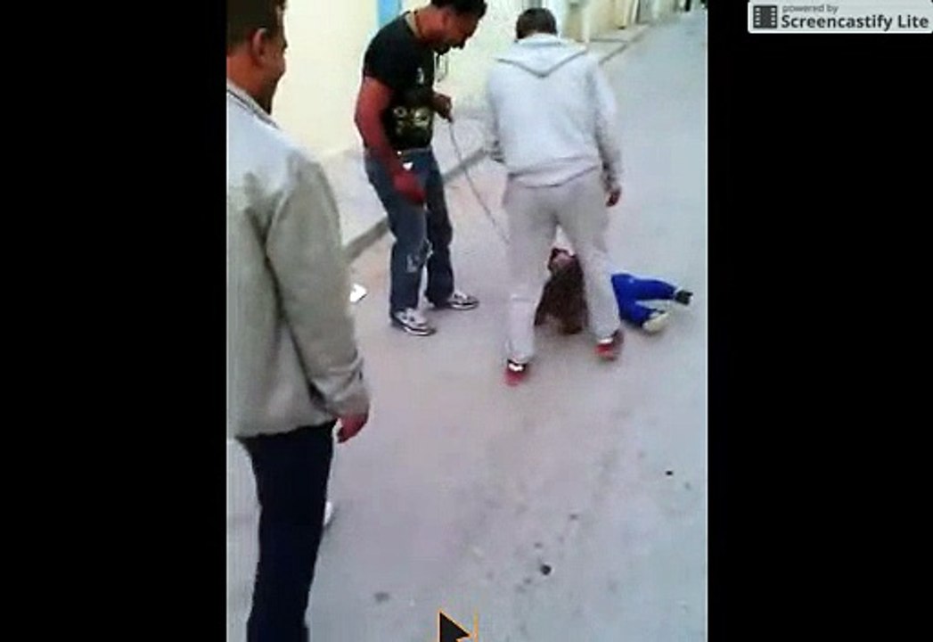 A CHILD FIGHTING WITH MONKY