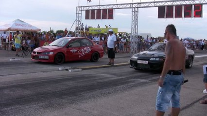 Descargar video: Nissan Skyline R32 GT-R Godzilla Vs. Mitsubishi Lancer EVO IX