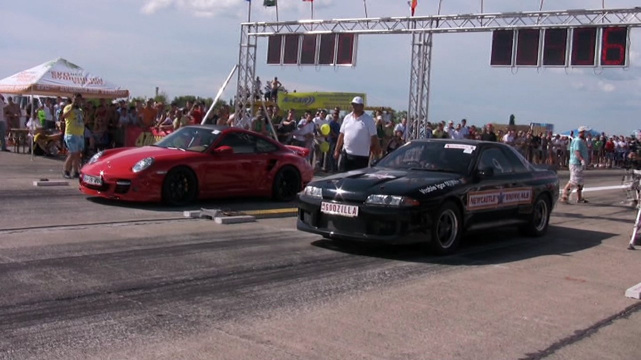 Nissan Skyline R32 GT-R Godzilla Vs. Porsche 997 Turbo