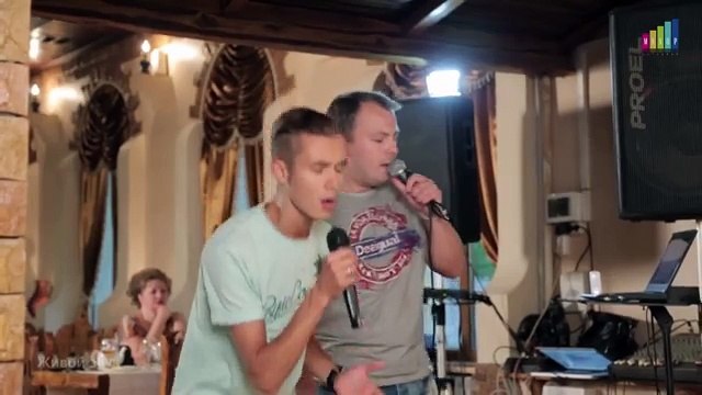 Вот так надо петь в караоке