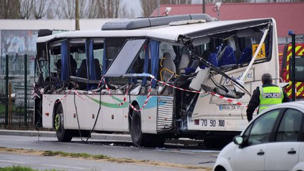 Acidente de ônibus mata seis adolescentes na França