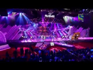 Old Women Came on Stage During Salman Khan’s Performance