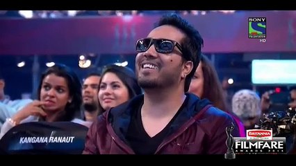 Salman Making Fun Of Shahrukh Khan Acting In New Award Show