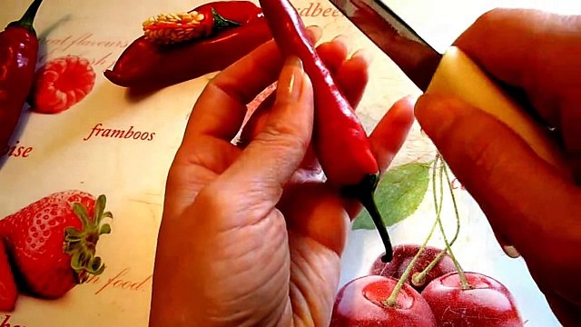 Цветы из перца! Украшения из овощей! Decoration of vegetables! Carving pepper!