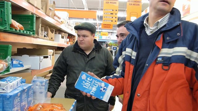 Descente des agriculteurs dans les grandes surfaces