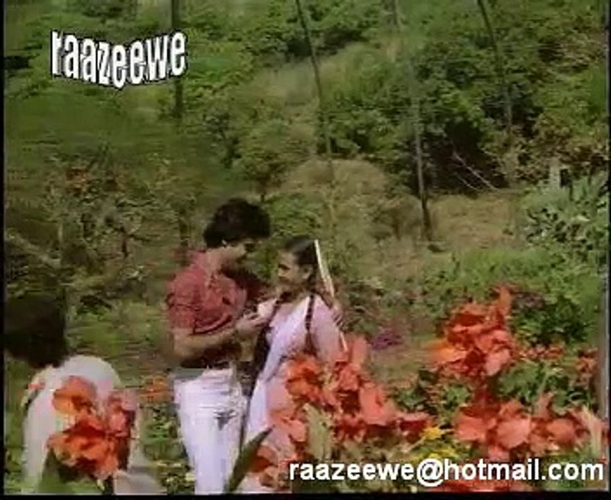 Zeenat Aman - ITNA HASEEN KOI KAHIN HAI DOOSRA NAHI - PAKHANDEE