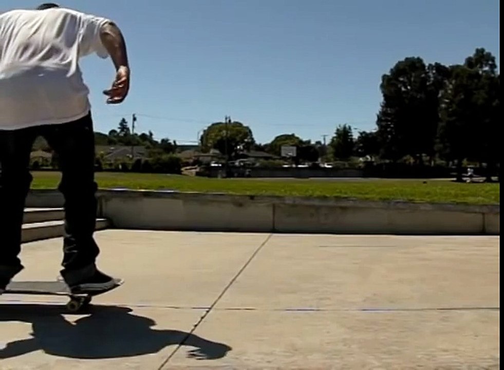 FAKIE KICKFLIP SLOW MOTION