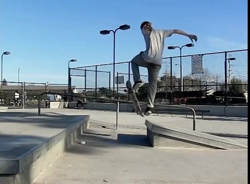 FRONTSIDE SHOVE-IT EURO GAP SLOW MOTION