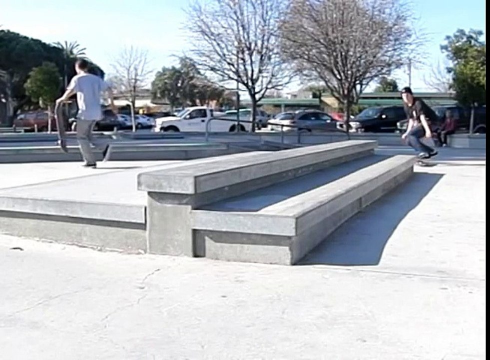 FRONTSIDE TAILSLIDE SLOW MOTION