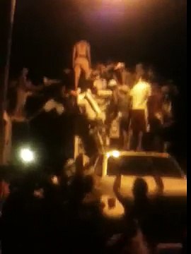 Así fue saqueado un camión de pollos vivos en Valencia