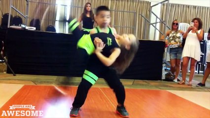 PEOPLE ARE AWESOME (Kids Edition)