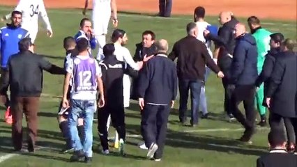 Olaylı maçta polise kız kaçıran attılar
