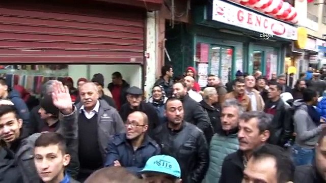 Polise ateş ederek kaçan şahıslar ellerindeki şüpheli paketleri sokağa attı