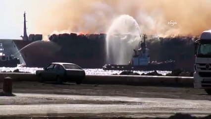 İskenderun Körfezi'nde saman yüklü gemi yanıyor