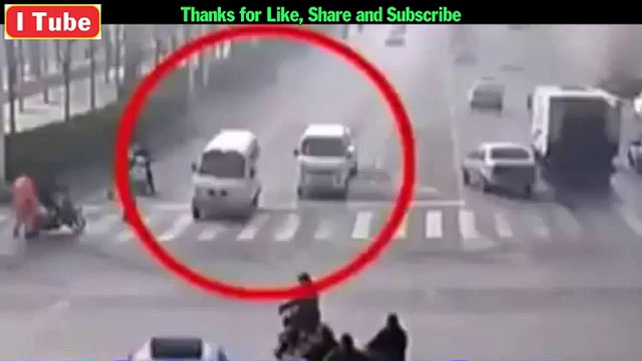 Cars floated strange into the streets (Funny Videos 720p)