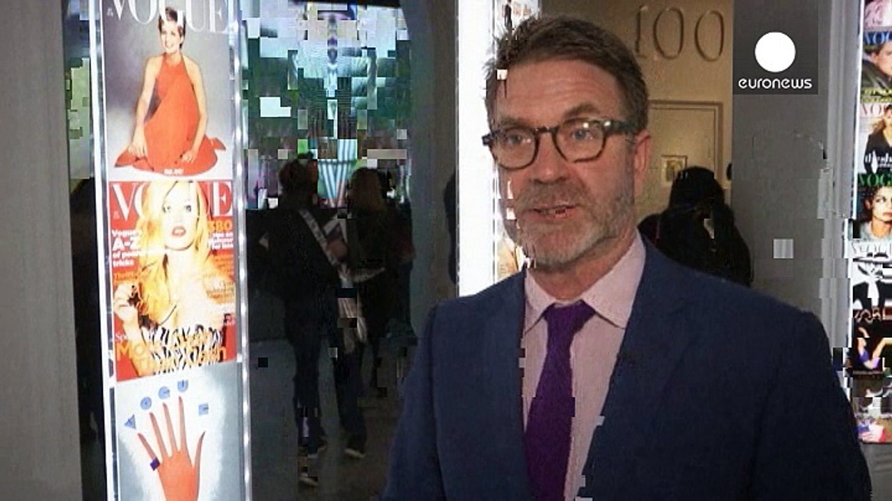 100 jahre glamour: london zeigt eine retrospektive der britischen vogue