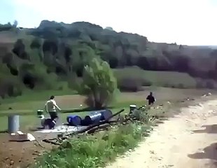 EXPLOTANDO BIDONES CON GAS (360p)