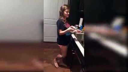 EL QUE JUEGA CON FUEGO SE QUEMA (360p)