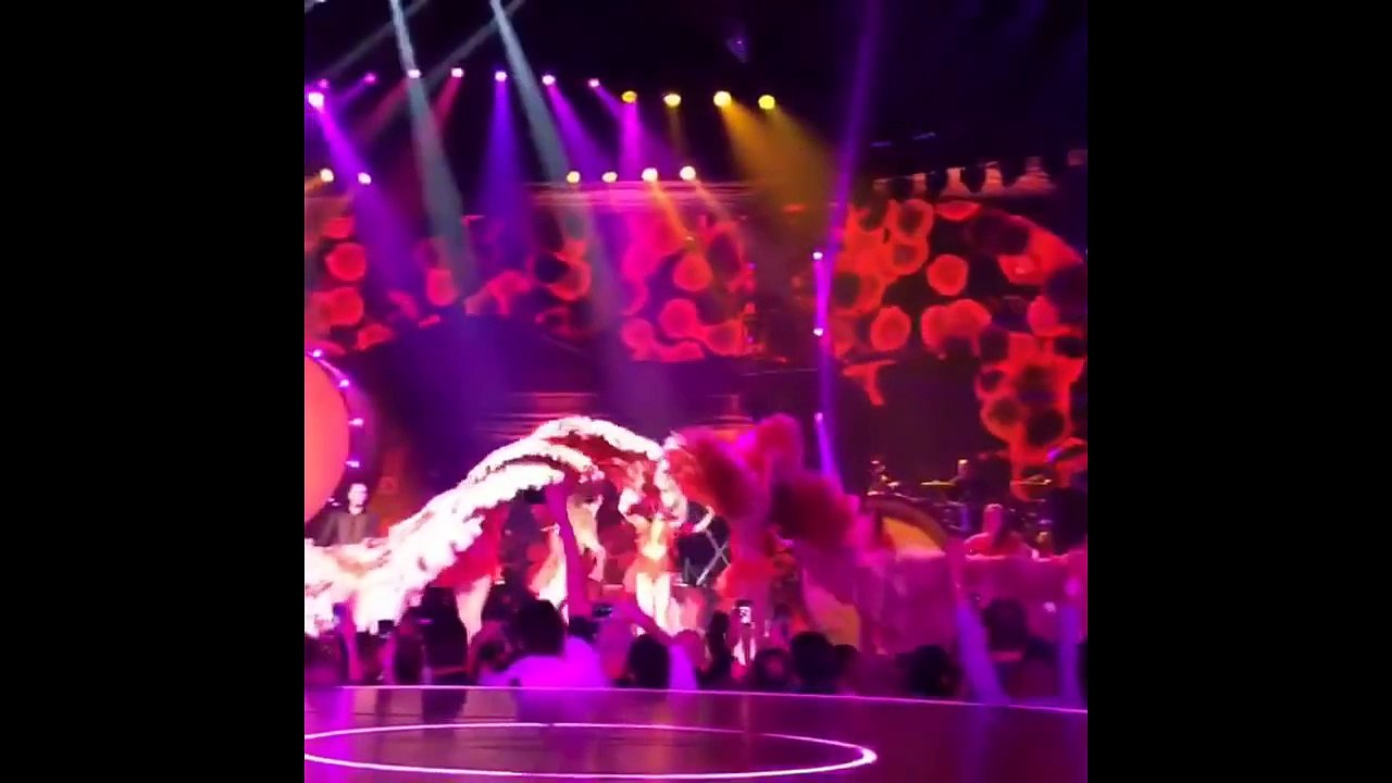 JLO Jennifer Lopez LIVE Vegas fun moments  Justin Bieber sings along