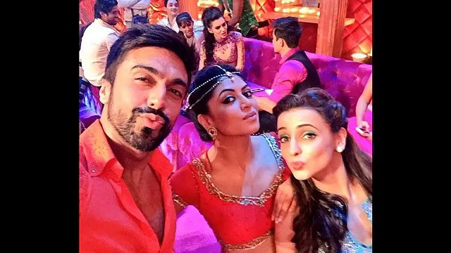 Photos: Sanaya Irani on Jhalak Dikhhla Jaa set