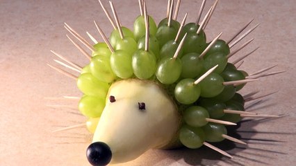 Recipes for kids. Hedgehog of Pear and Grapes