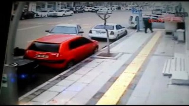 Tokat - Otomobilin Yayaya Çarpma Anı Güvenlik Kamerasına Yansıdı