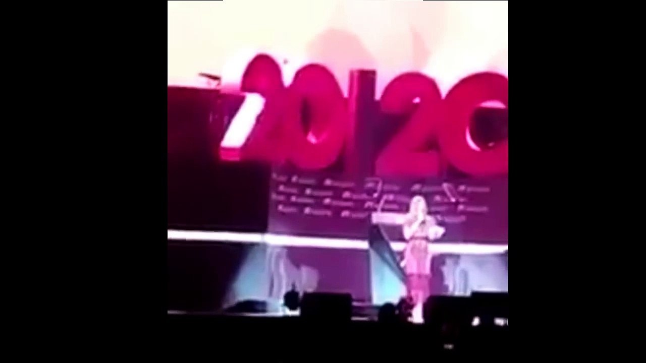 Galilea Montijo la riega y la abuchean