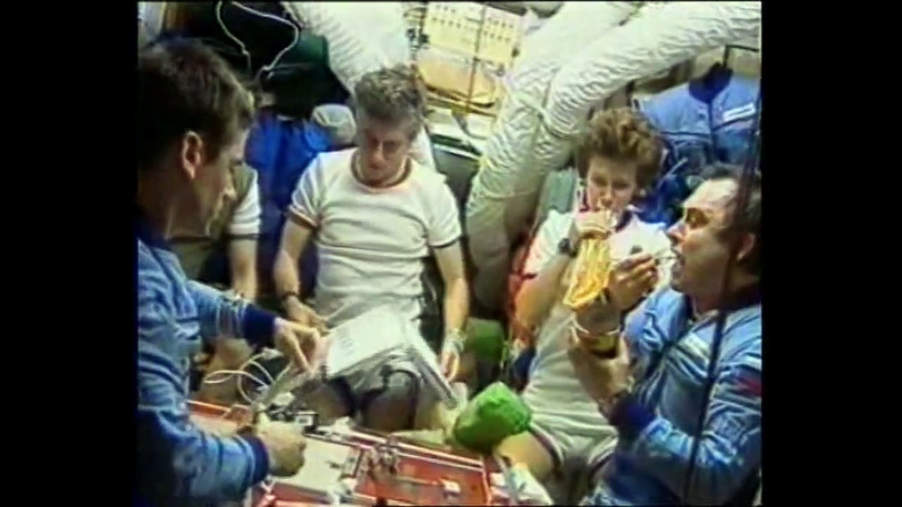- Astronomie - Vivre dans lespace - Documentaire ( 21 )