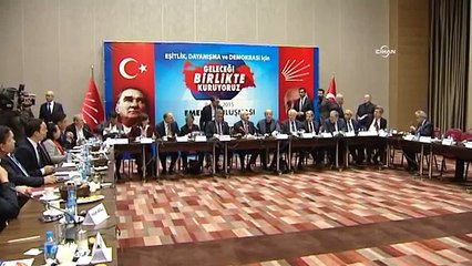 Kılıçdaroğlu’na toplantıda ayakkabı fırlatıldı