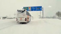 Bolu Dağı'nda ulaşım tek şeritten zincirle sağlanıyor, Ankara istikameti kapalı