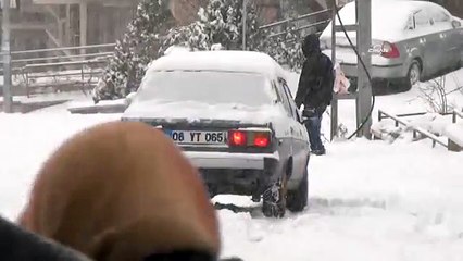Başkent yolları buz pistine döndü