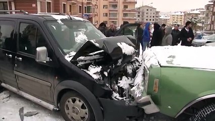 Belediye otobüsü buzlu yolda böyle kaydı