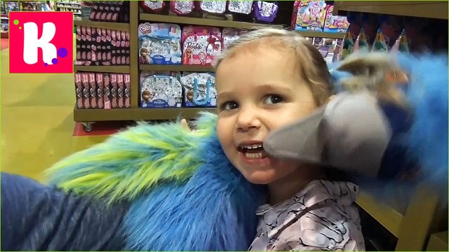 Катя в Дубаи День8 едем в магазин игрушек катаемся с горки shoping in kids toy store