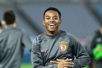 Robinho Ülkesine Döndü
