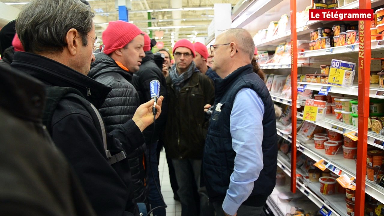 Saint-Brieuc. Les Bonnets Roses lancent un référendum et s'invitent à Carrefour