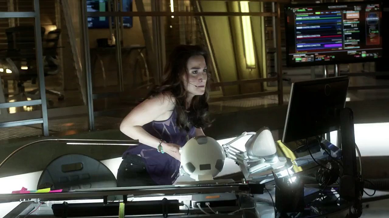 Stitchers Sezon 2 Sneak Peek (HD)