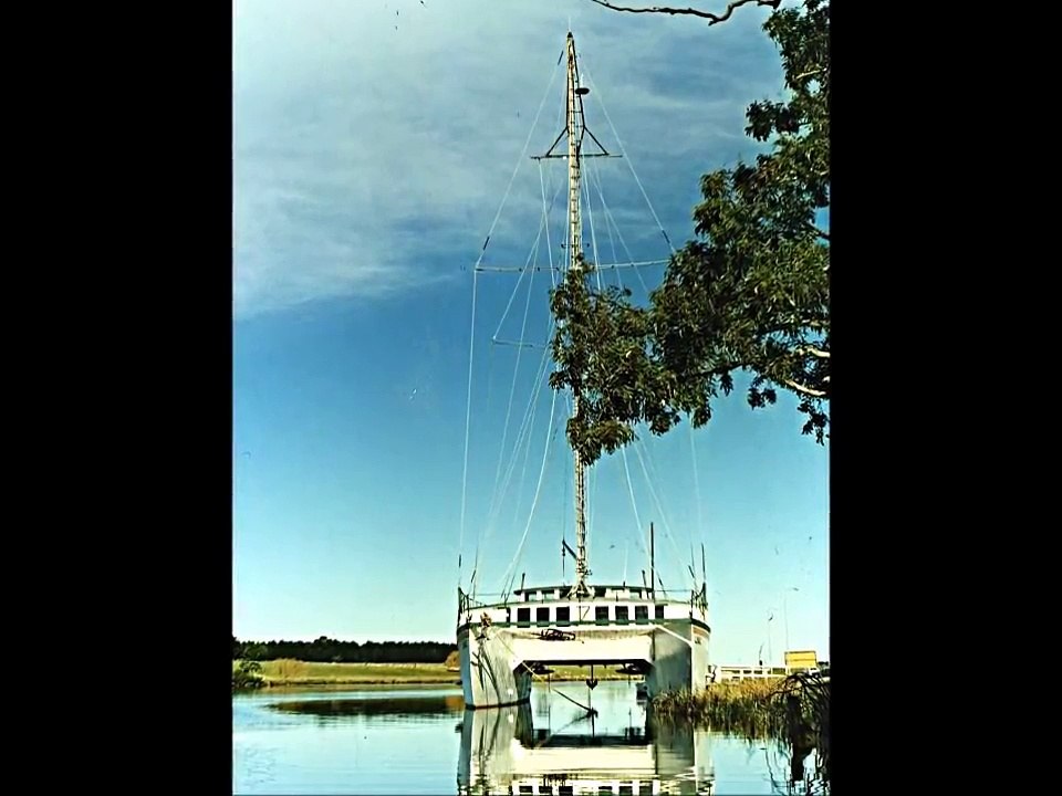 The Boat That Walked