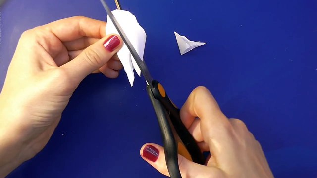 DIY Как быстро и просто вырезать снежинки из бумаги. Мастер класс- Snowflakes out of paper