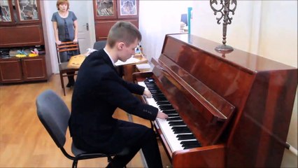 15yo Handless Pianist shows off his musical skills