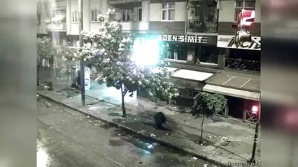 Gezi'de felç eden dayağın görüntüsü aranırken bir dayak olayı daha ortaya çıktı